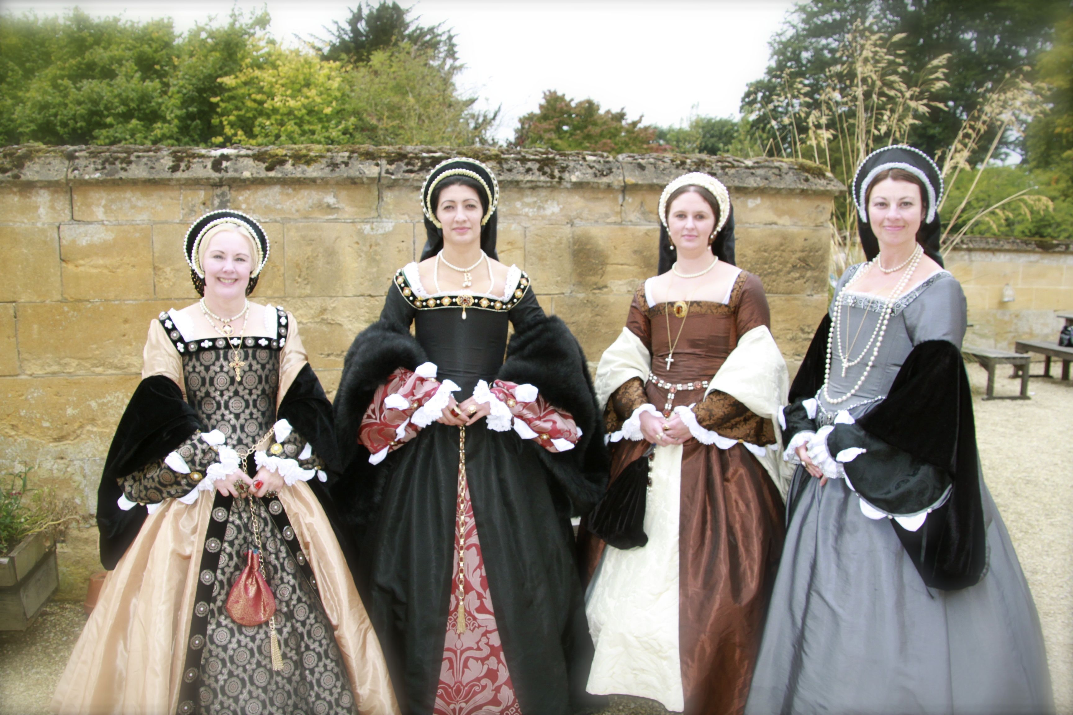 What Did A Noble Tudor Lady Wear?